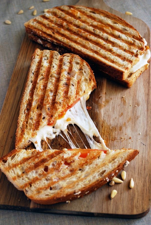 SUCUKLU KAŞARLI TOST
