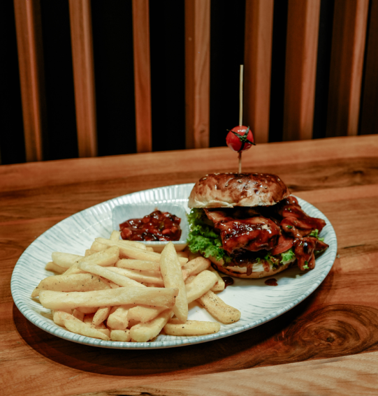 BARBEKÜ SOSLU CHİCKEN BURGER