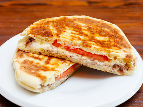 BAZLAMA TOST BEYAZ PEYNİRLİ